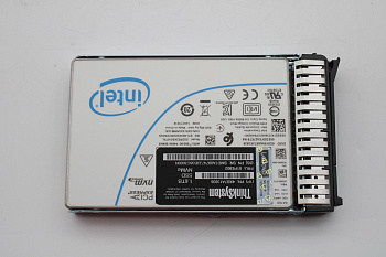 SSD накопитель ThinkSystem U.2 Intel P4610 1.6TB Mainstream NVMe PCIe3.0 Hot Swap SSD (01PE902)