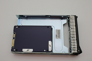 SSD накопитель Lenovo ThinkSystem 3.5" 5100 960GB Mainstream SATA 6Gb Hot Swap SSD (01GT755)