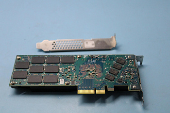 SSD накопитель Lenovo ThinkSystem HHHL Kioxia CM5-V 3.2TB Mainstream NVMe PCIe3.0 x4 Flash Adapter (02YE092)