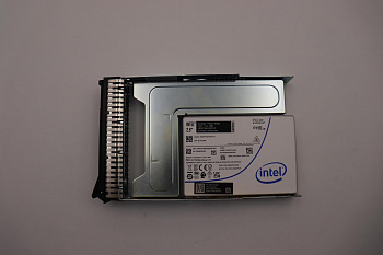 SSD накопитель Lenovo ThinkSystem 3.5” U.2 P5520 3.84TB Read Intensive NVMe PCIe 4.0 x4 HS SSD SED (03GX307)