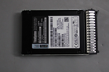 SSD накопитель Lenovo ThinkSystem 2.5" PM1653 7.68TB Read Intensive SAS 24Gb HS SSD SED (03GX670)