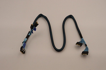 Кабель Lenovo Cable,internal,950mm,NVME,Slimsas,RAID to Backplane (03HC650)
